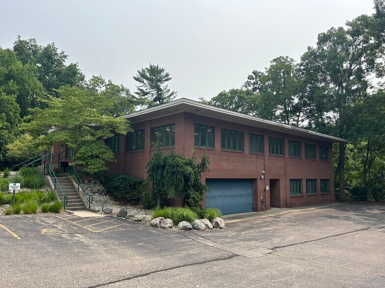 1428 44th St SW, Grand Rapids, MI à vendre - Photo principale – Image 1 sur 4