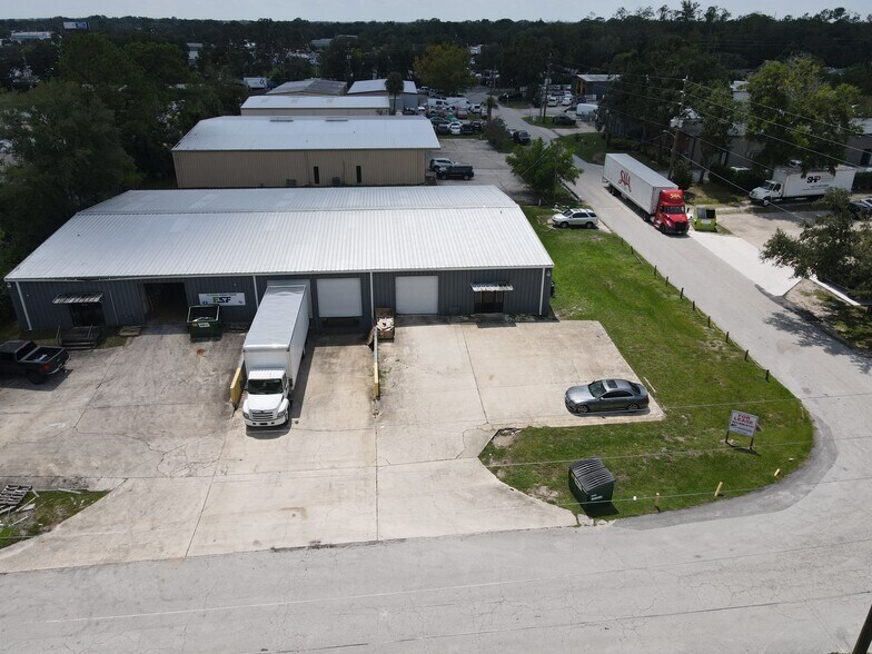 748 Commerce Cir, Longwood, FL à louer - Photo de l’immeuble – Image 3 sur 11