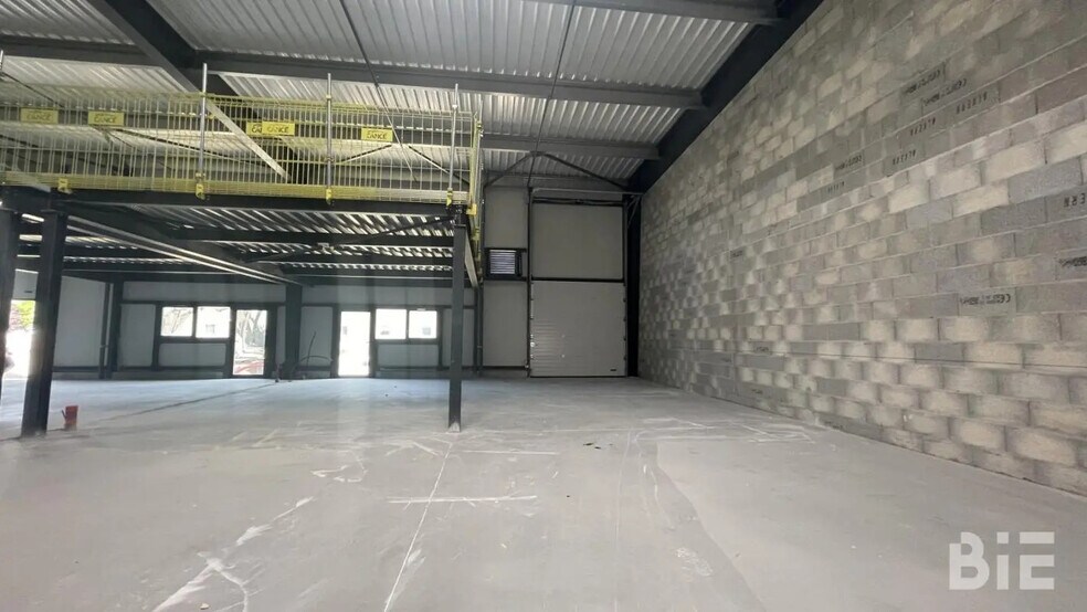 Local d'activités dans Blanquefort à vendre - Photo de l’immeuble – Image 3 sur 7
