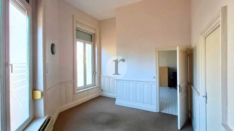 Bureau dans Roubaix à louer - Photo de l’immeuble – Image 2 sur 5