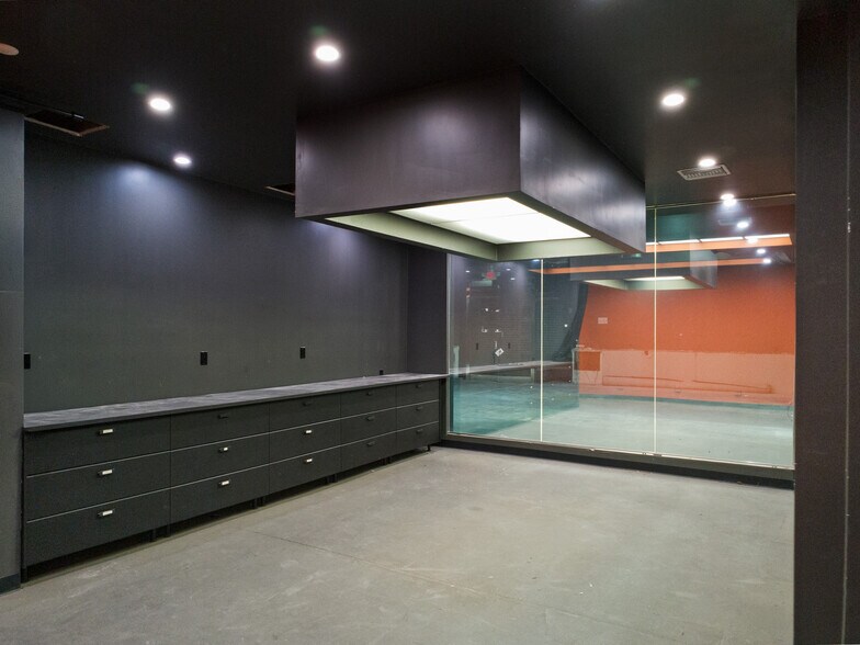 7402 W Sunset Blvd, Los Angeles, CA à vendre - Photo de l’immeuble – Image 3 sur 6
