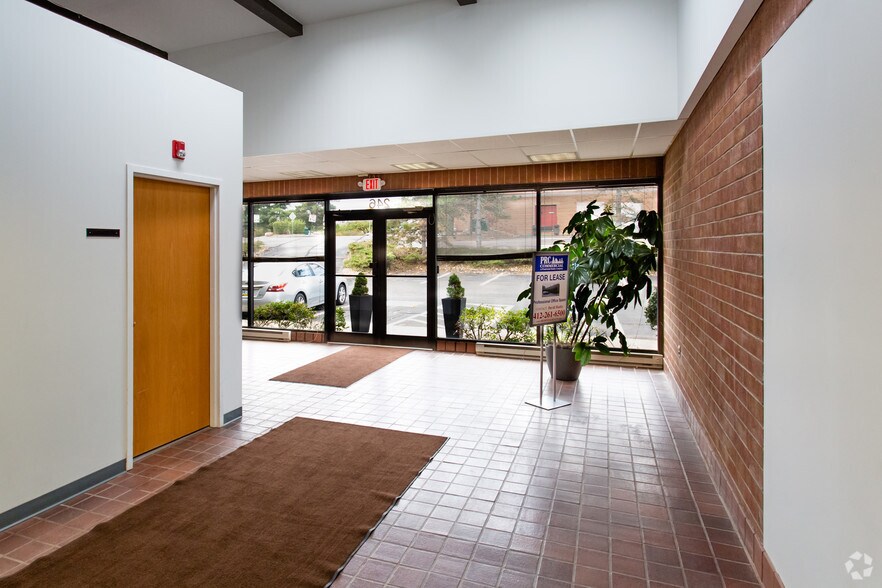 230-246 Alpha Dr, Pittsburgh, PA à louer - Hall d’entrée – Image 2 sur 2