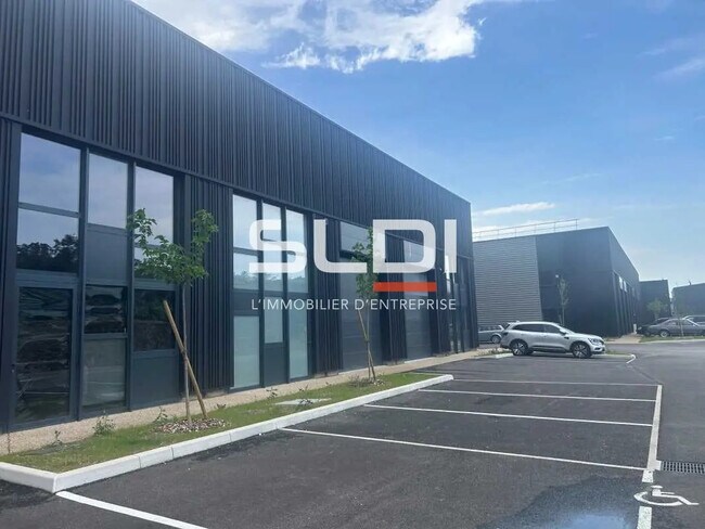 Plus de détails pour Local d’activités à vendre