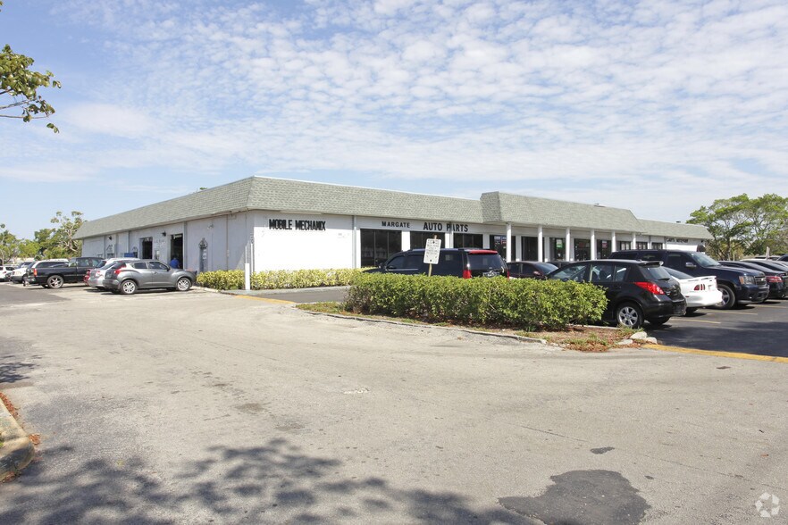 1593-1667 Banks Rd, Margate, FL à louer - Photo de l’immeuble – Image 2 sur 4
