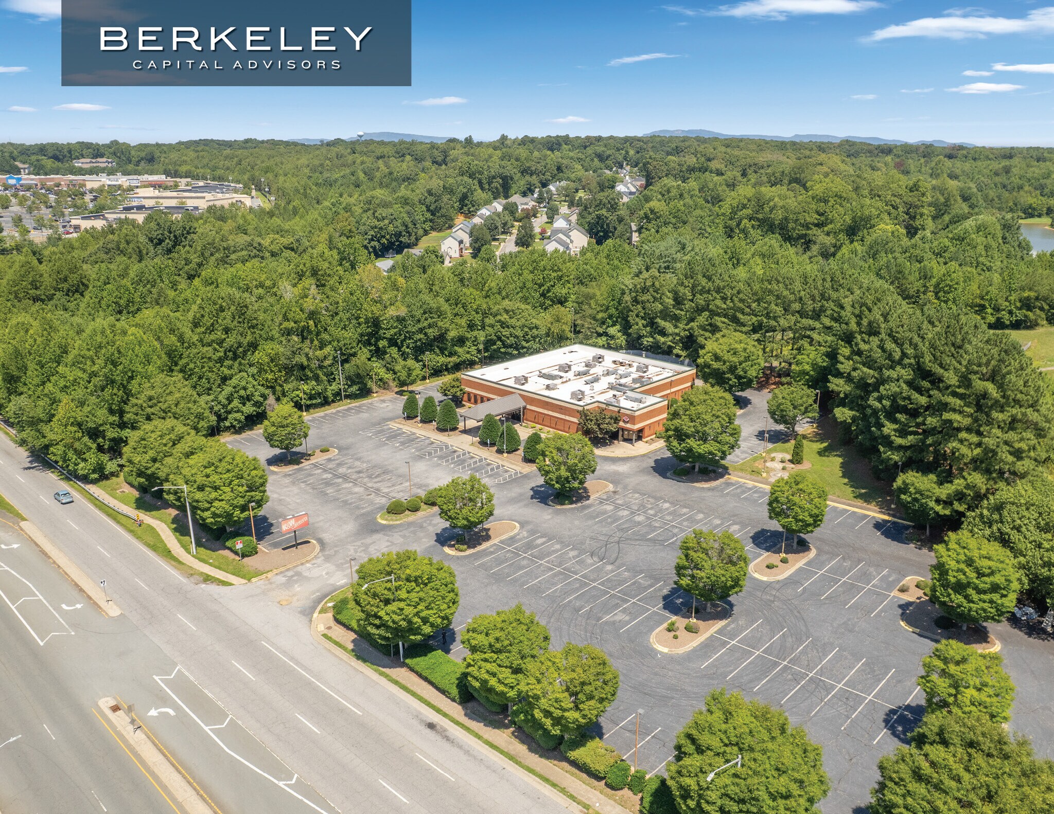 800 E Hanes Mill Rd, Winston-Salem, NC à vendre Photo de l’immeuble– Image 1 sur 8
