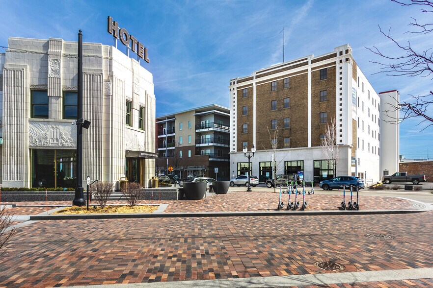 863 Massachusetts Ave, Indianapolis, IN à louer - Photo de l’immeuble – Image 3 sur 11