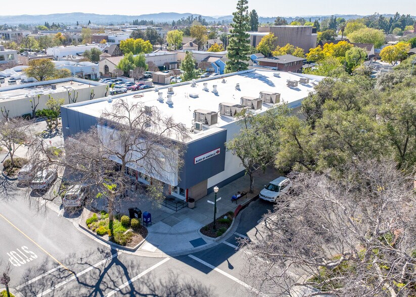 339 N Yale Ave, Claremont, CA à vendre - Photo de l’immeuble – Image 3 sur 4