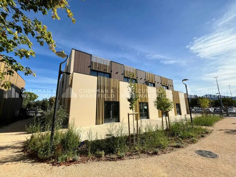 1100 Chemin De L'Avelanede, Aubagne à louer - Photo de l’immeuble – Image 1 sur 24