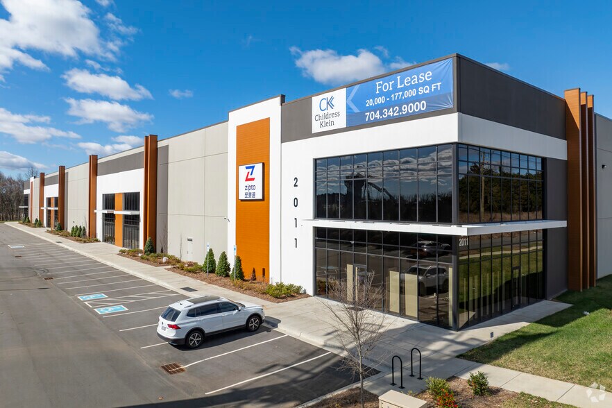 2011 Nevada Boulevard, Charlotte, NC à louer - Photo principale – Image 1 sur 4
