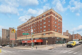 Plus de détails pour 5812 Queens Blvd, Woodside, NY - Local commercial à louer