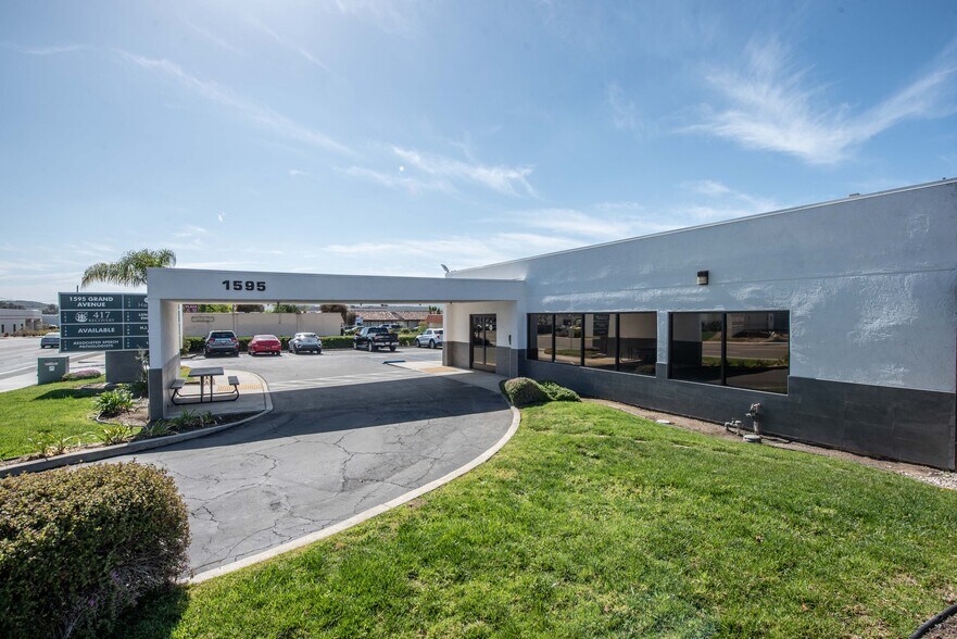 1595 Grand Ave, San Marcos, CA à louer - Photo principale – Image 1 sur 4