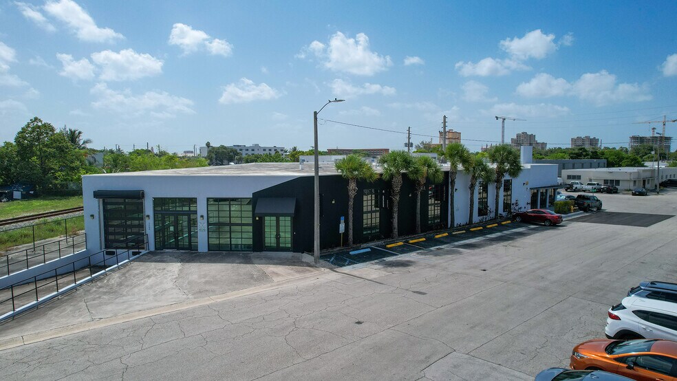 7240 NE 4th Ave, Miami, FL à louer - Photo de l’immeuble – Image 3 sur 10