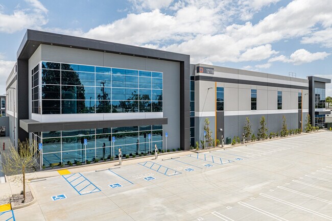 Plus de détails pour 12118 Bloomfield Ave, Santa Fe Springs, CA - Industriel/Logistique à louer
