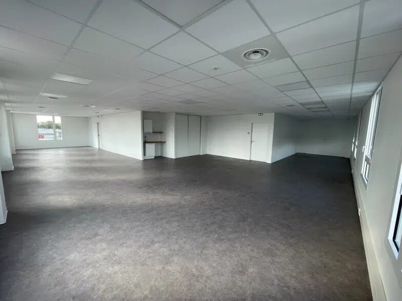 38 Rue Jean Pages, Villenave-d'Ornon à louer - Photo de l’immeuble – Image 1 sur 9