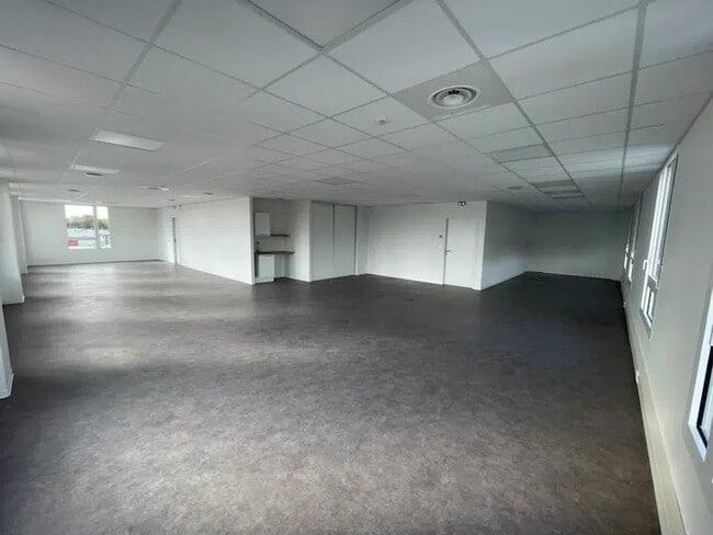 Plus de détails pour 38 Rue Jean Pages, Villenave-d'Ornon - Bureau à louer