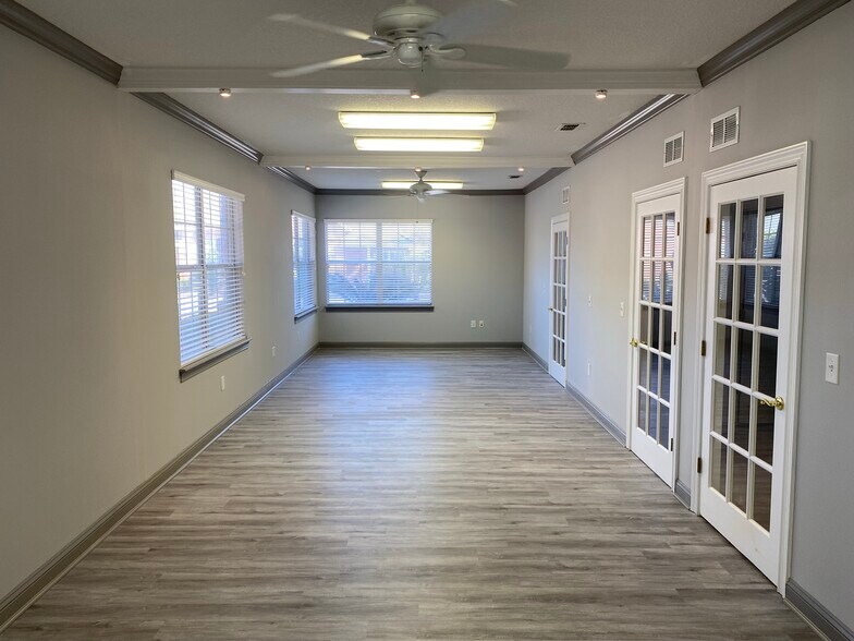 6817 Southpoint Pky, Jacksonville, FL à louer - Photo intérieure – Image 1 sur 22