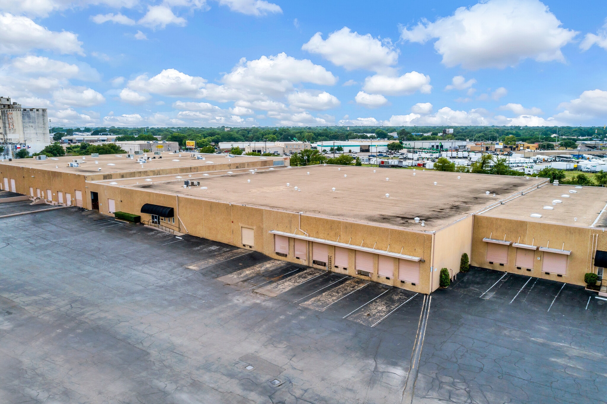 570 N Beach St, Fort Worth, TX à louer Photo intérieure– Image 1 sur 4