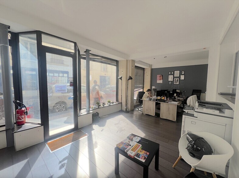 Local commercial dans Paris à vendre - Photo de l’immeuble – Image 2 sur 11