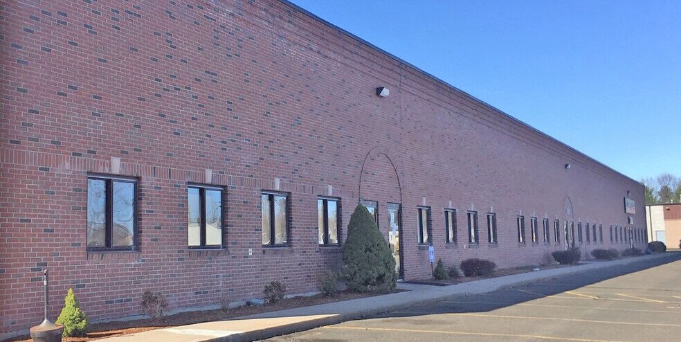 101 W Dudley Town Rd, Bloomfield, CT à louer - Photo de l’immeuble – Image 3 sur 10