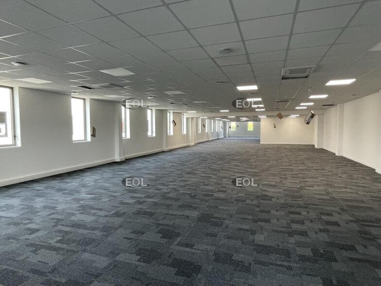 Local d'activités dans Gennevilliers à vendre - Photo de l’immeuble – Image 2 sur 14