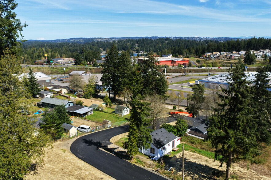 138 Lilac Ln, Bremerton, WA à vendre - Photo de l’immeuble – Image 3 sur 15