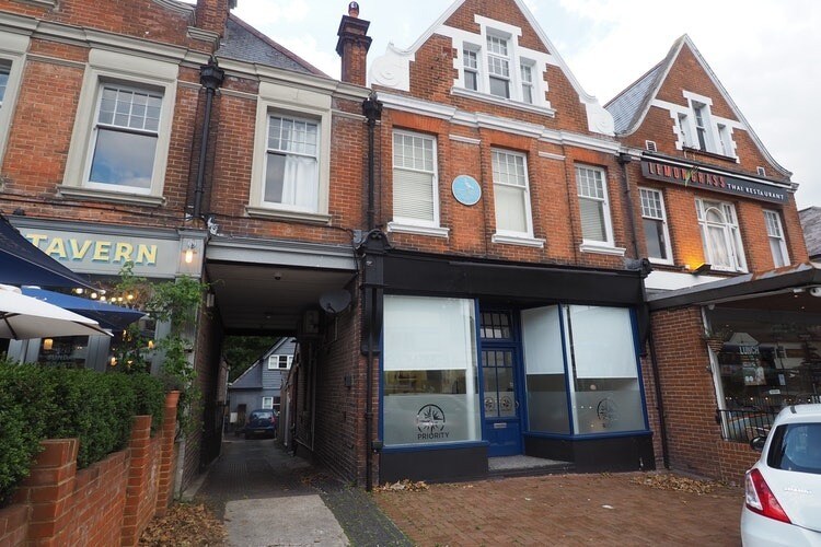 43 The Broadway, Haywards Heath à louer - Photo principale – Image 1 sur 5