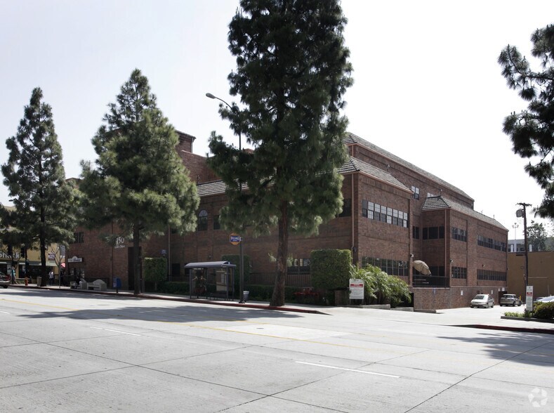 150 E Olive Ave, Burbank, CA à louer - Photo de l’immeuble – Image 2 sur 20