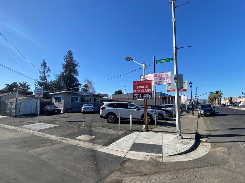 1828 W San Carlos St, San Jose, CA à louer - Photo de l’immeuble – Image 2 sur 18