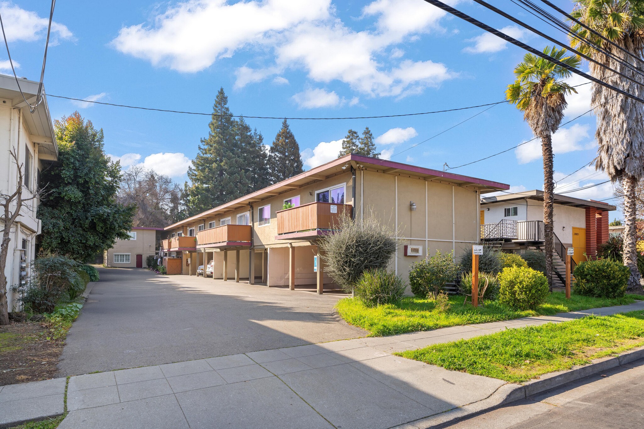 25039 Cypress Ave, Hayward, CA à vendre Photo principale– Image 1 sur 23