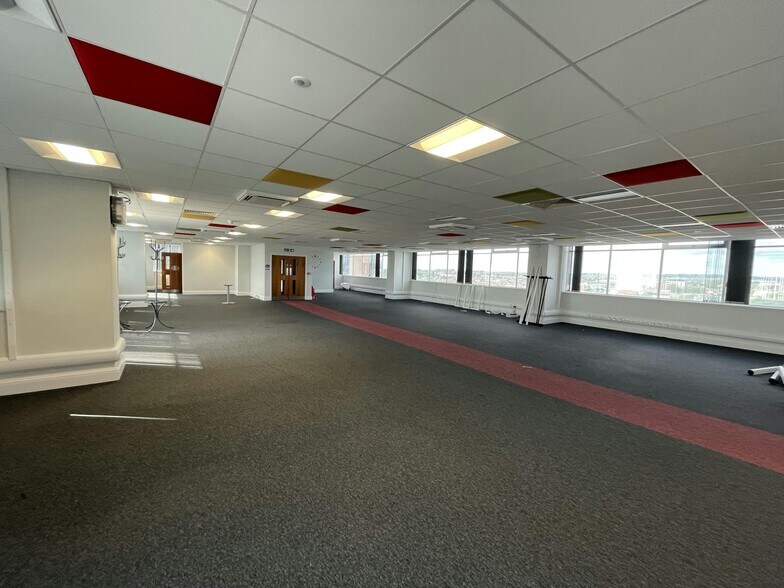 St Edwards Way, Romford à louer - Photo de l’immeuble – Image 3 sur 28