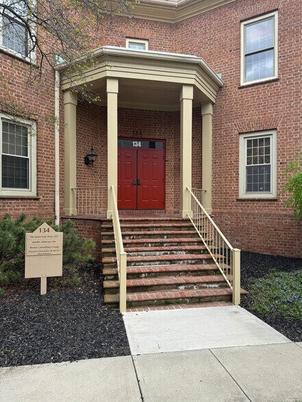 134 Northwoods Blvd, Columbus, OH à louer - Photo de l’immeuble – Image 3 sur 4