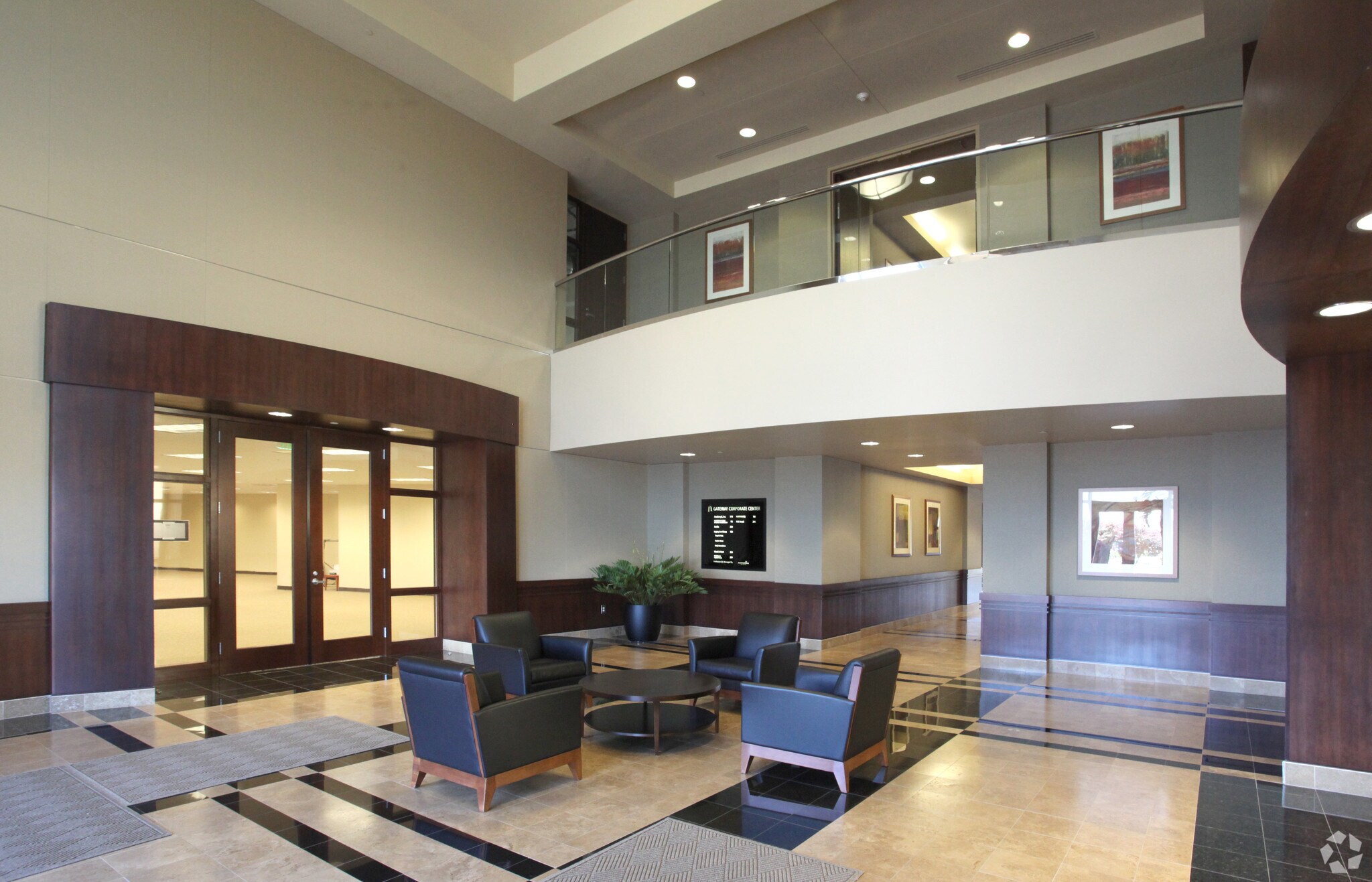 180 Promenade Cir, Sacramento, CA à louer Hall d’entrée– Image 1 sur 2