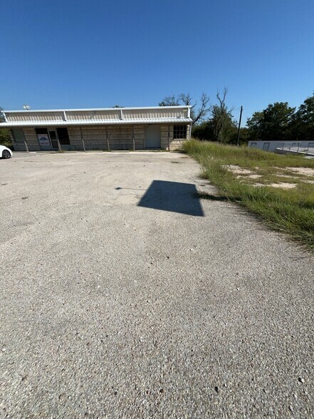 2237 E Hwy 190, Lampasas, TX à louer - Photo de l’immeuble – Image 2 sur 13