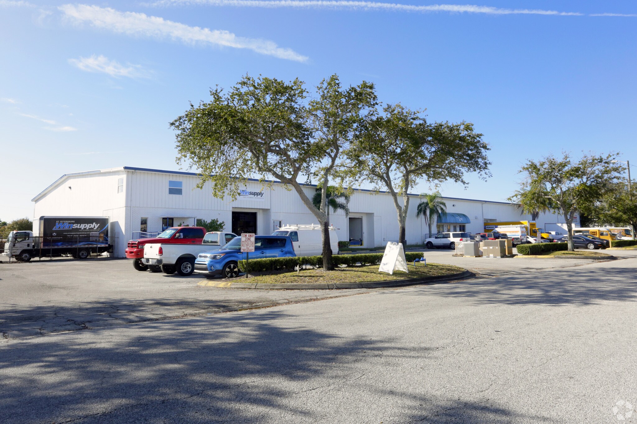 3032-3090 44th Ave N, Saint Petersburg, FL à louer Photo principale– Image 1 sur 5