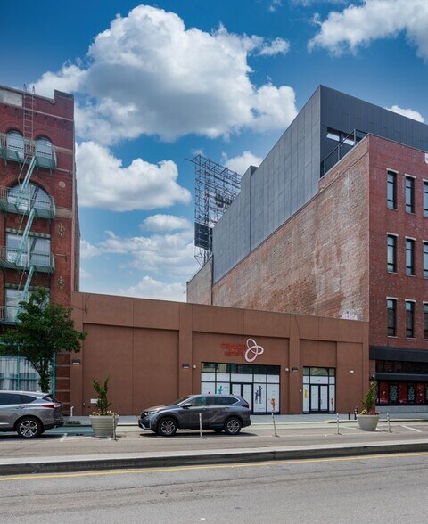 24 Bruckner Blvd, Bronx, NY à vendre - Photo de l’immeuble – Image 2 sur 7