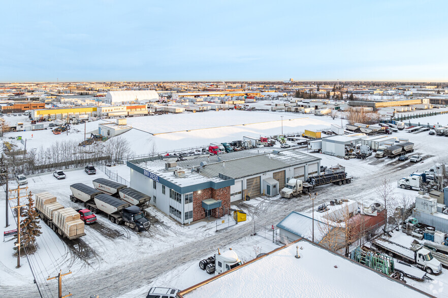 11433 154 St NW, Edmonton, AB à vendre - Aérien – Image 2 sur 3