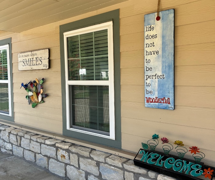 1031 W Pearl St, Granbury, TX à louer - Photo de l’immeuble – Image 3 sur 16