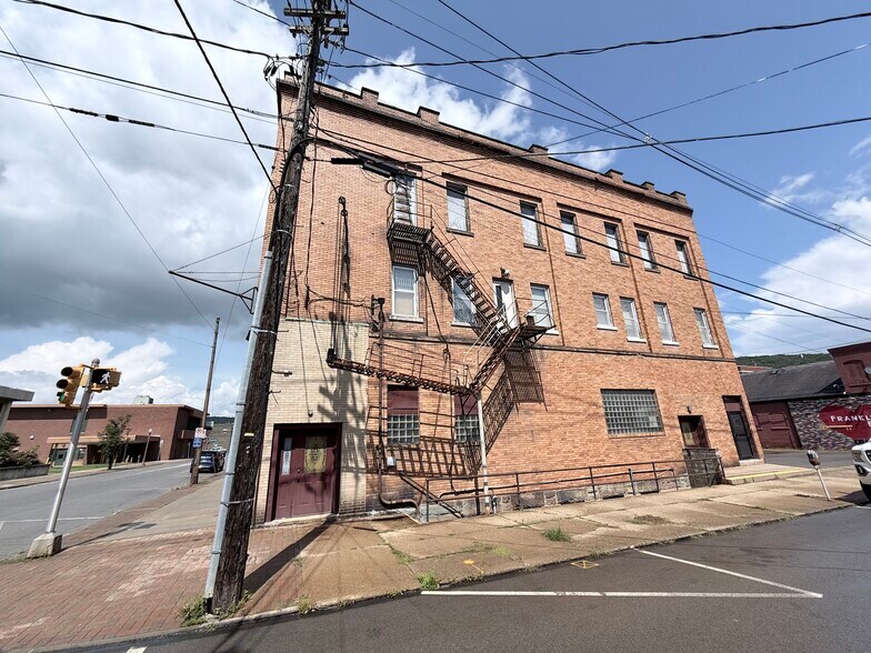 429 13th St, Franklin, PA à vendre - Photo de l’immeuble – Image 3 sur 47