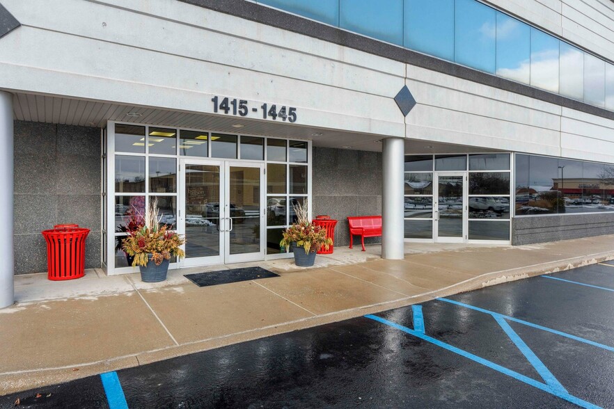 1415-1445 Eagle Ridge Dr, Schererville, IN à louer - Photo de l’immeuble – Image 1 sur 12