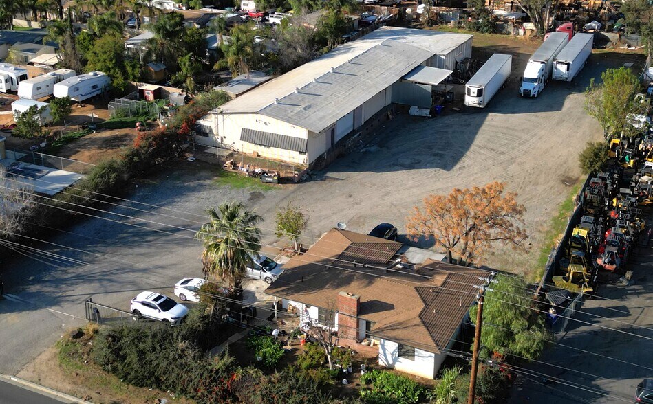 8551 Mission Blvd, Jurupa Valley, CA à louer - Photo de l’immeuble – Image 2 sur 27