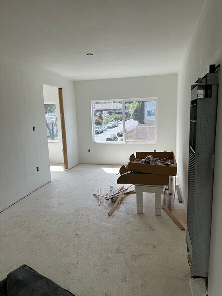 722 Locust St, Garberville, CA à vendre - Photo de l’immeuble – Image 2 sur 27