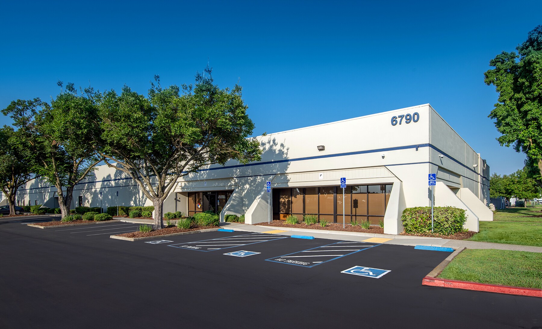 6790 Florin Perkins Rd, Sacramento, CA à louer Photo principale– Image 1 sur 8