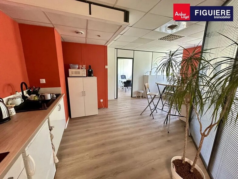 235 Rue Léon Foucault, Aix-en-Provence à vendre - Photo de l’immeuble – Image 3 sur 10