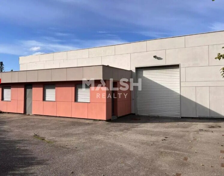 Bureau dans Bourgoin-Jallieu à louer - Photo de l’immeuble – Image 1 sur 12