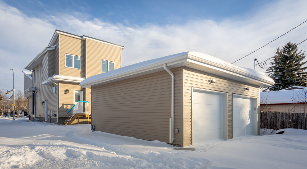 10446 142 St NW, Edmonton, AB à vendre - Photo de l’immeuble – Image 2 sur 30
