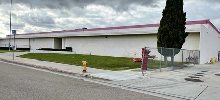 7225 Orangethorpe Ave, Buena Park, CA à louer Photo de l’immeuble– Image 1 sur 1