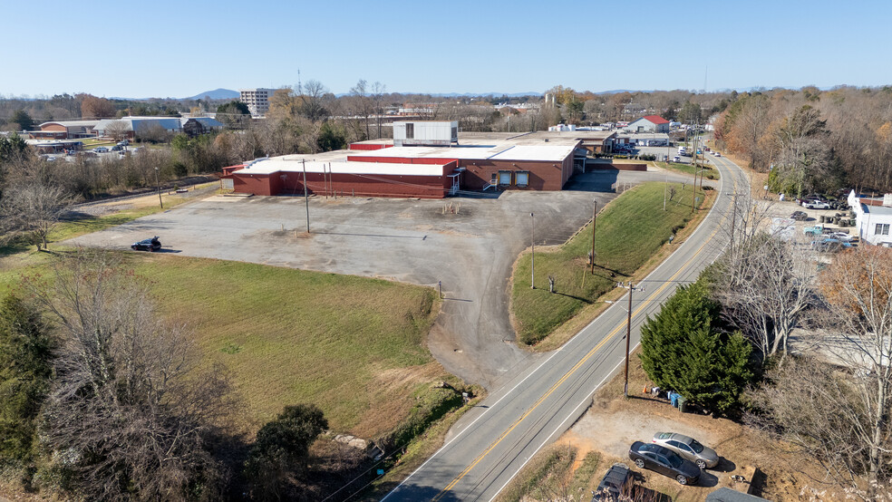 2146 Highland Ave NE, Hickory, NC à vendre - Photo de l’immeuble – Image 3 sur 15
