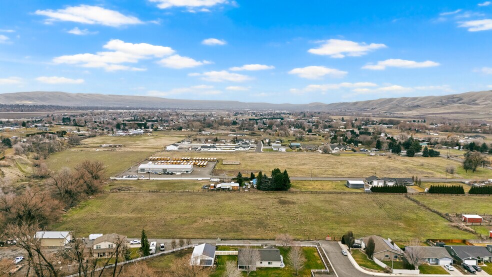 7703 Ahtanum Rd, Yakima, WA à vendre - Photo de l’immeuble – Image 2 sur 14