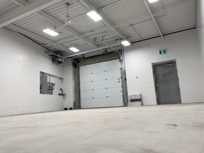 301 Croft Dr, Windsor, ON à vendre - Photo de l’immeuble – Image 3 sur 6