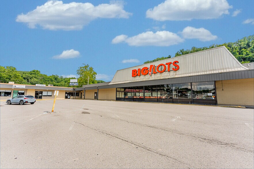 902 Fairmont Rd, Westover, WV à louer - Photo de l’immeuble – Image 1 sur 18
